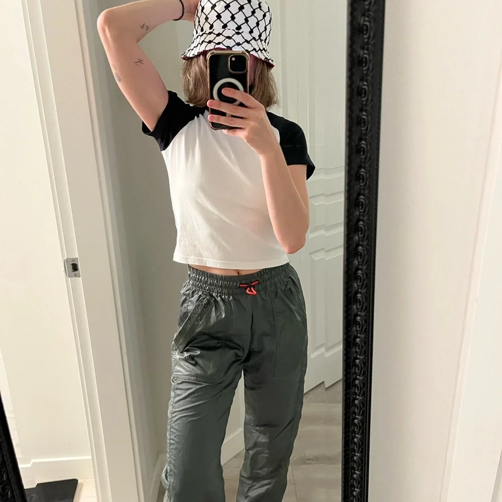 Nike Women’s Green Track Pants - Picture 3 of 3